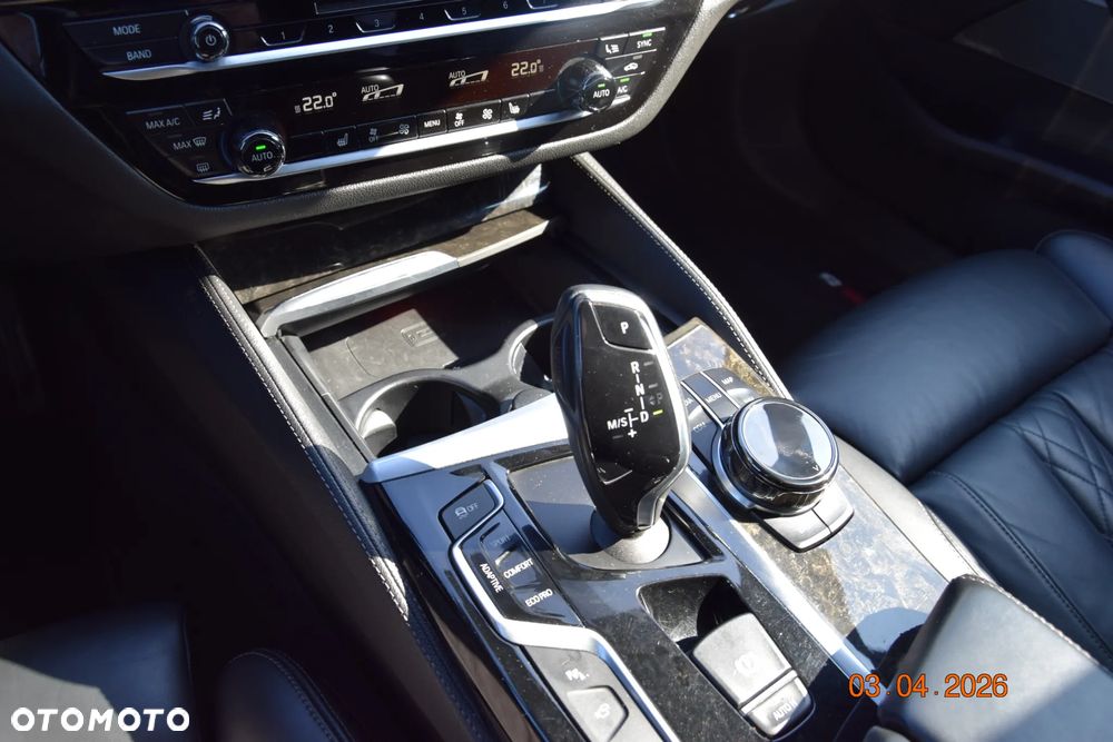 BMW Seria 5 M550i xDrive sport - 8