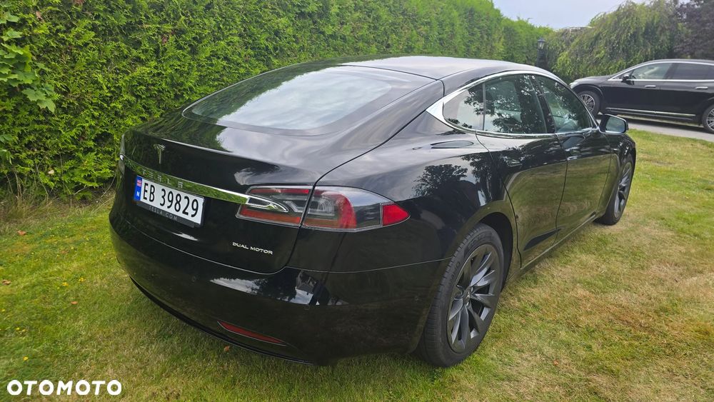Tesla Model S - 7