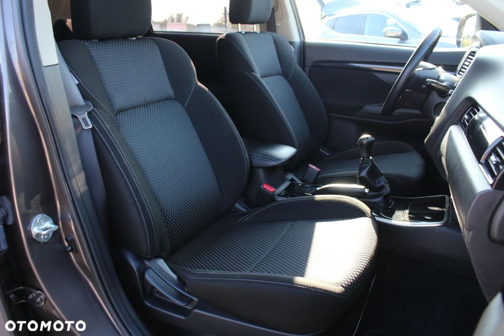 Mitsubishi Outlander 2.0 City Style 2WD - 21