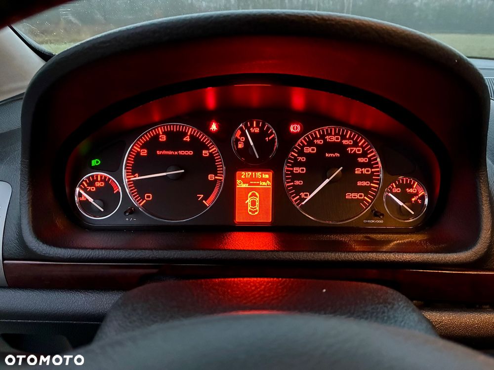 Peugeot 407 2.0 Premium Navtech - 29