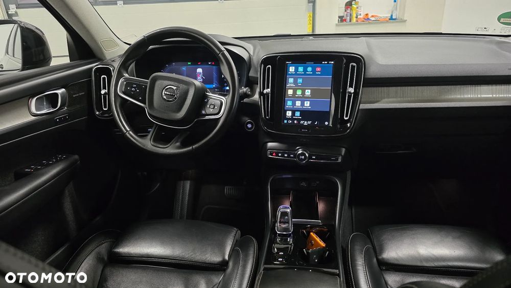 Volvo XC 40 B4 B DKG Plus Black Edition - 17