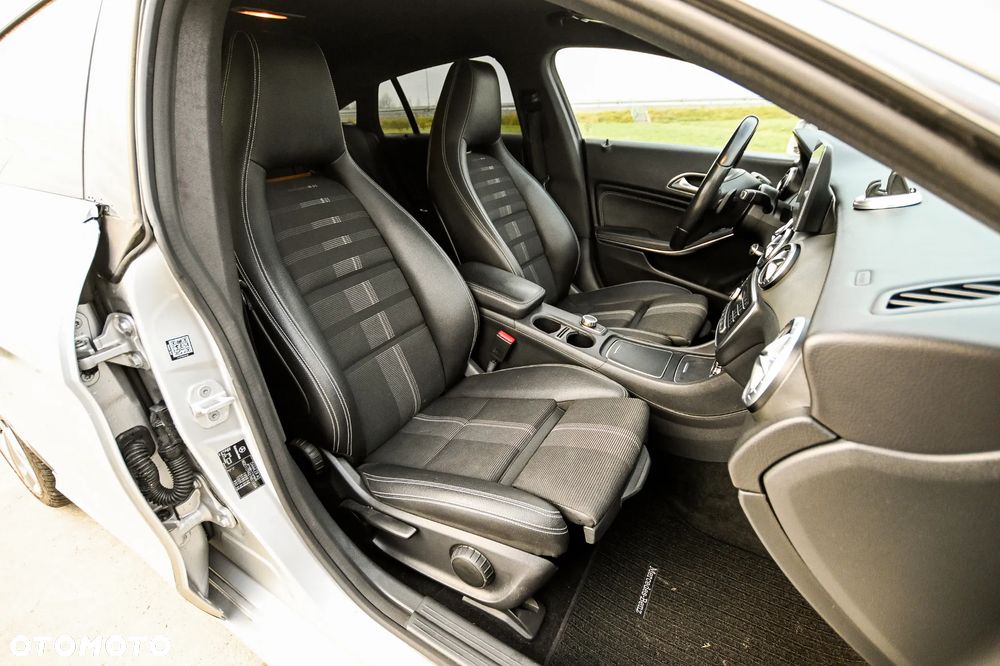 Mercedes-Benz CLA 180 7G-DCT Peak Edition - 26