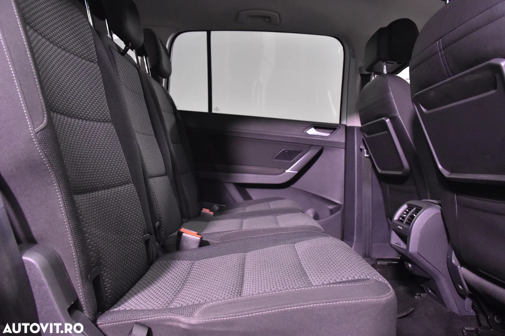 Volkswagen Touran - 12