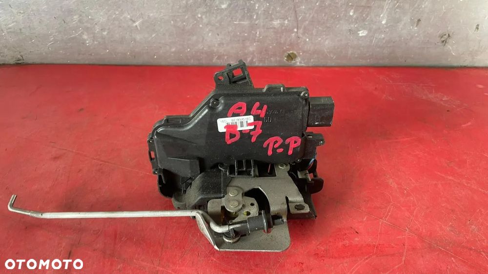 ZAMEK DRZWI PRAWY PRZÓD AUDI A4 B7 - 1