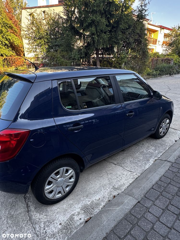 Skoda Fabia 2012 photo 3