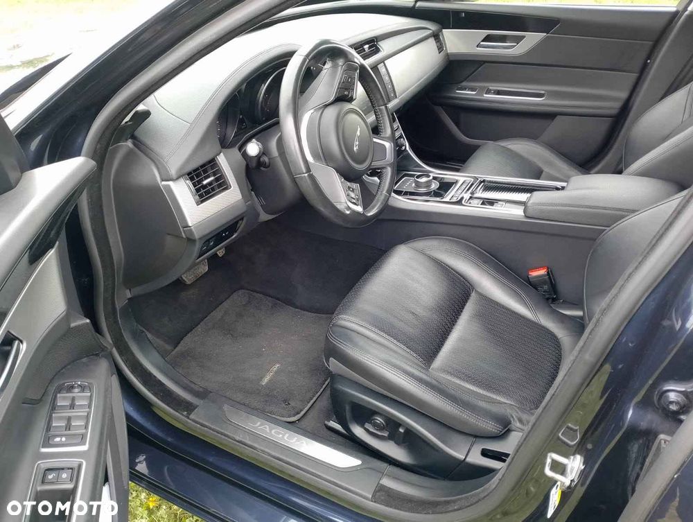 Jaguar XF 2.0 i4D AWD Prestige - 6