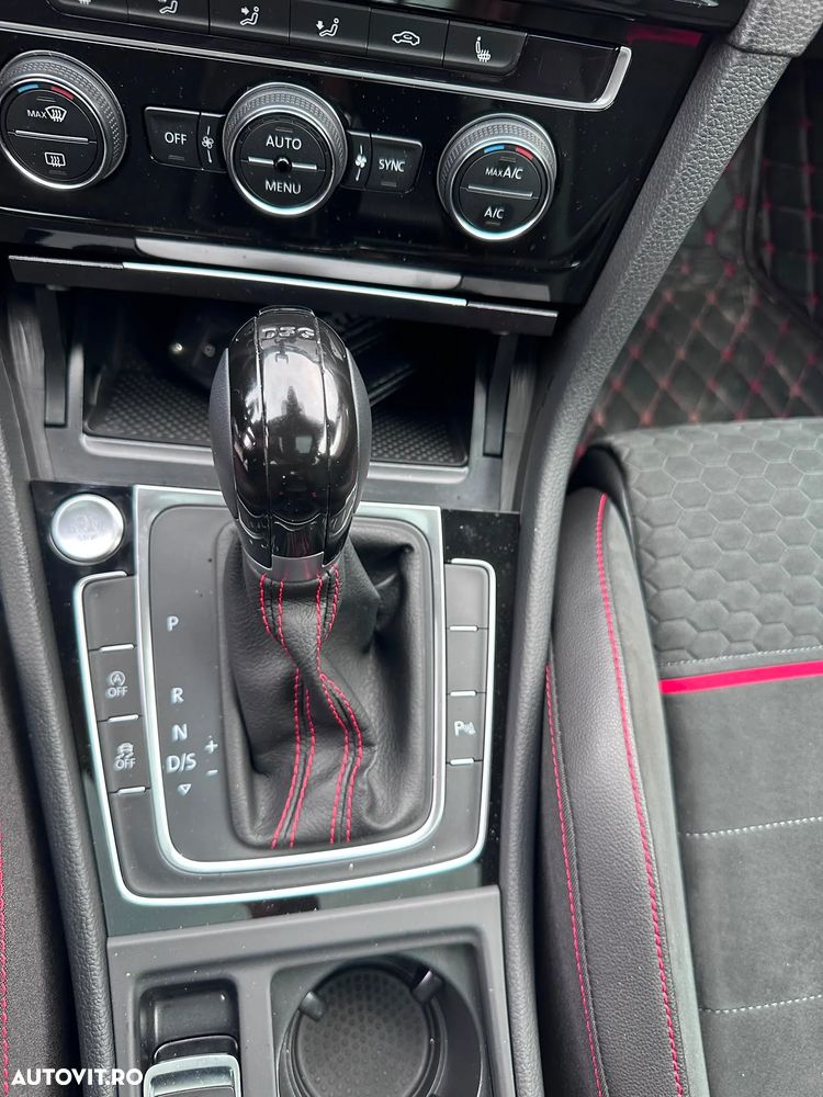 Volkswagen Golf - 6