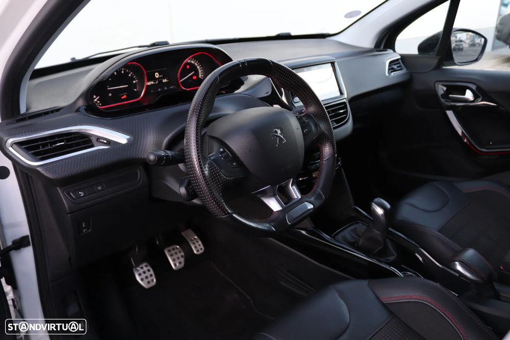 Peugeot 2008 1.2 PureTech GT Line - 32