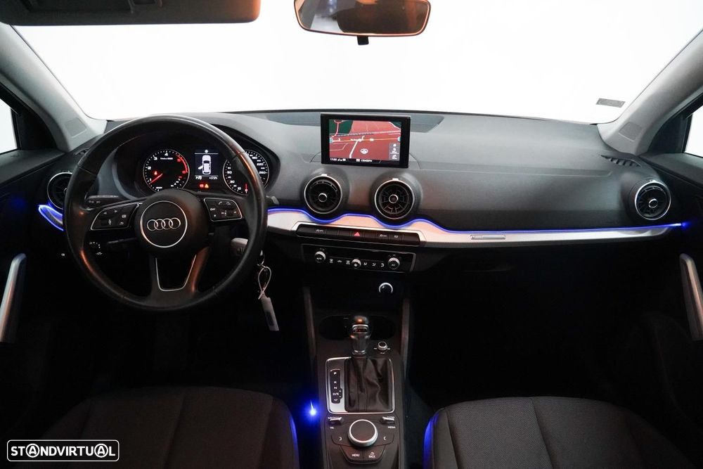 Audi Q2 30 TDI S tronic — photo 5