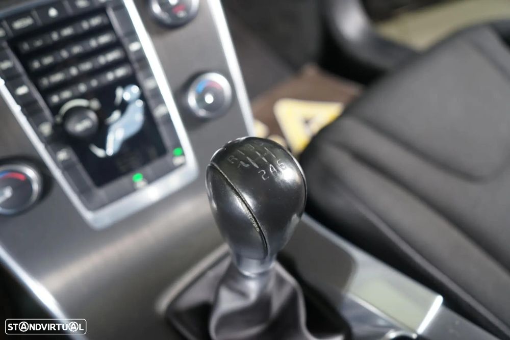 Volvo V60 1.6 D2 Momentum Eco - 28
