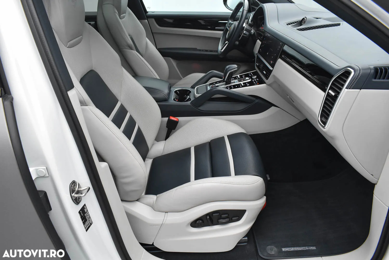 Porsche Cayenne Coupe Standard - 15