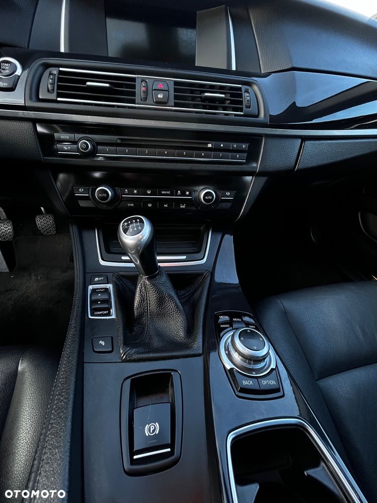 BMW Seria 5 525d - 21