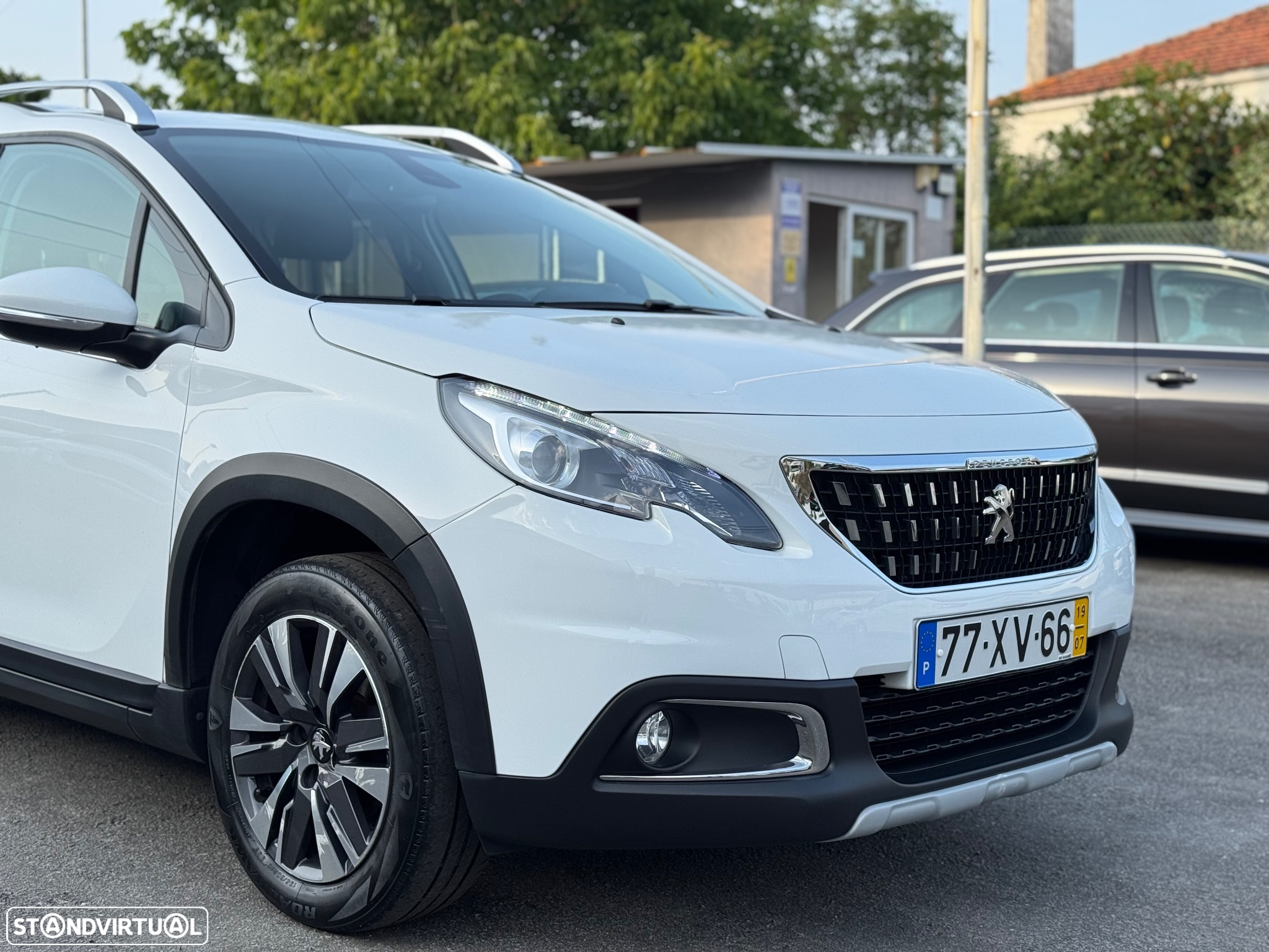 Peugeot 2008 1.2 PureTech Allure - 3