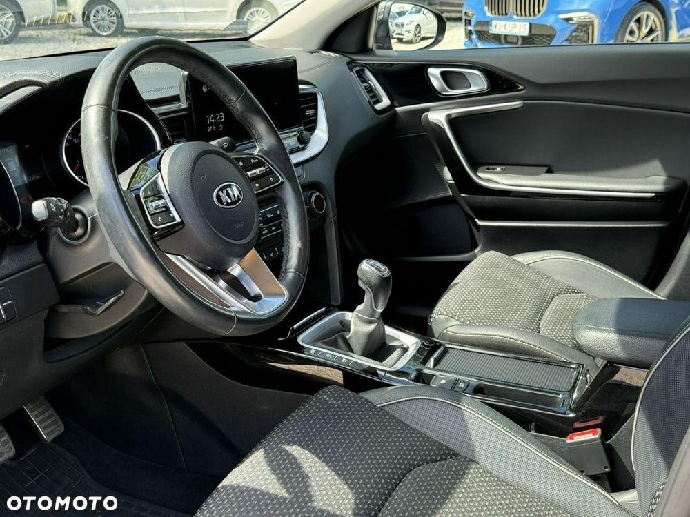 Kia Ceed - 10
