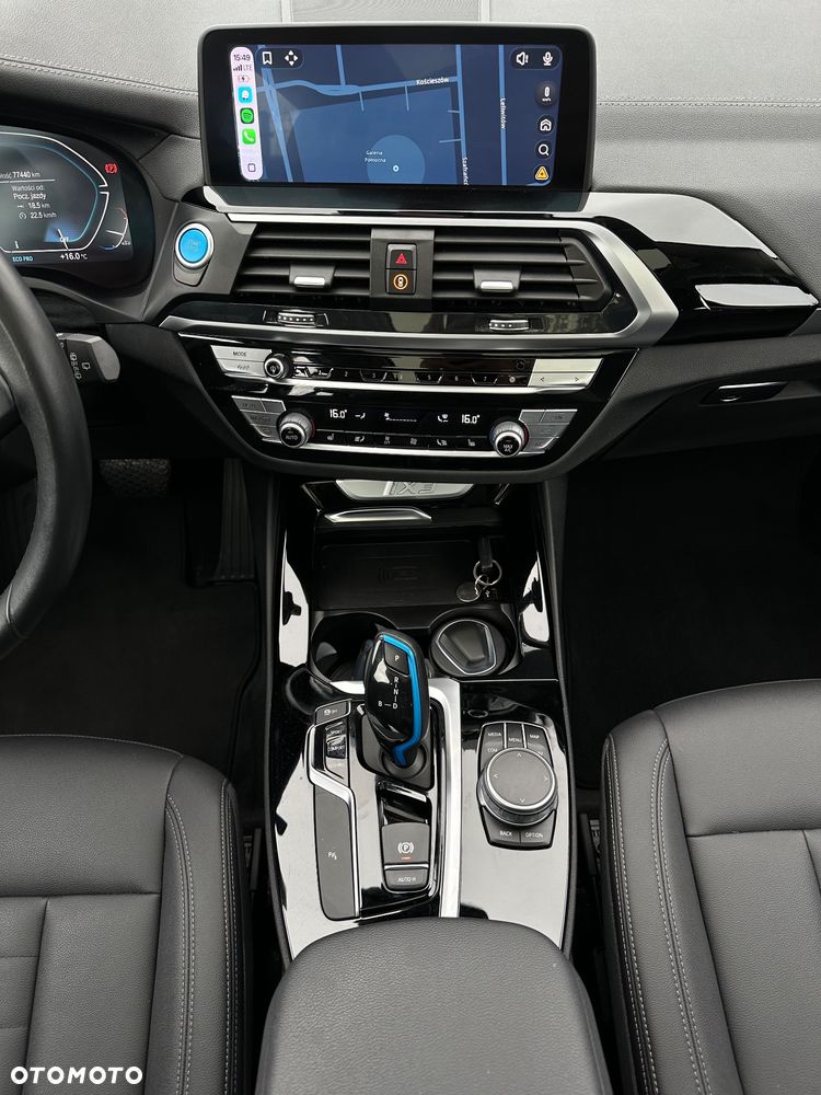 BMW iX3 - 25