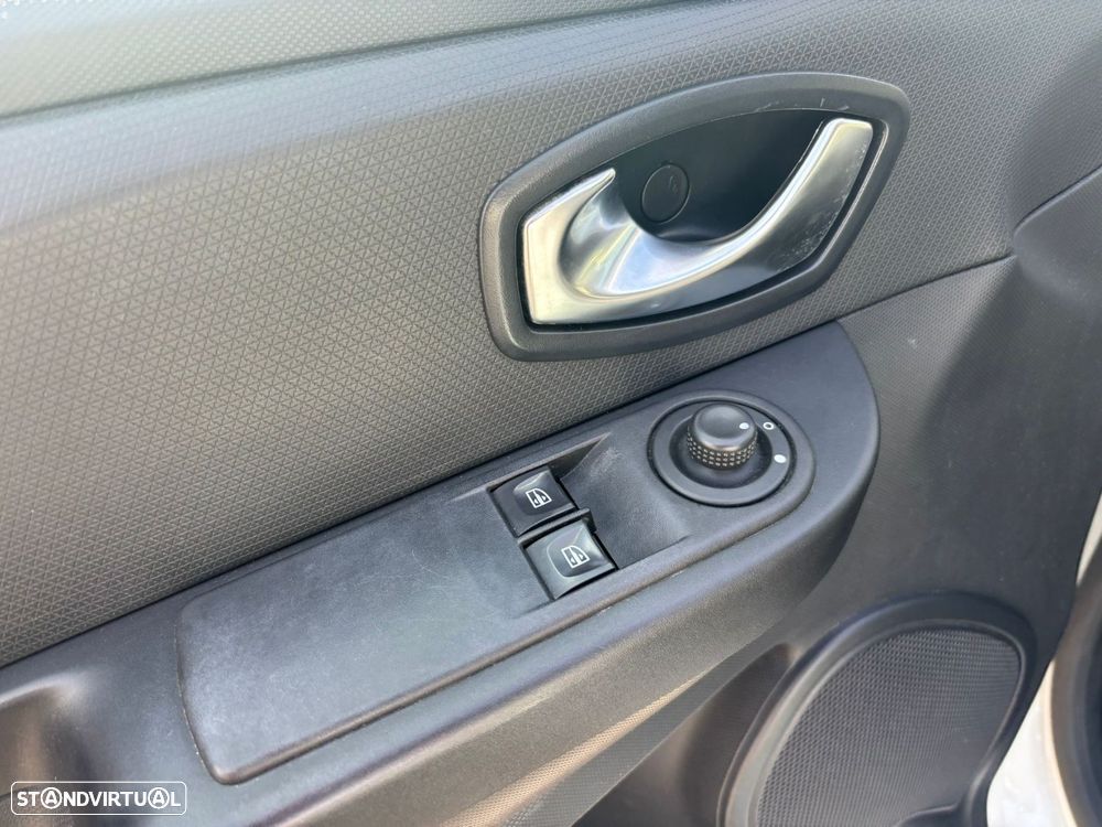 Renault Clio 0.9 TCE Luxe - 17