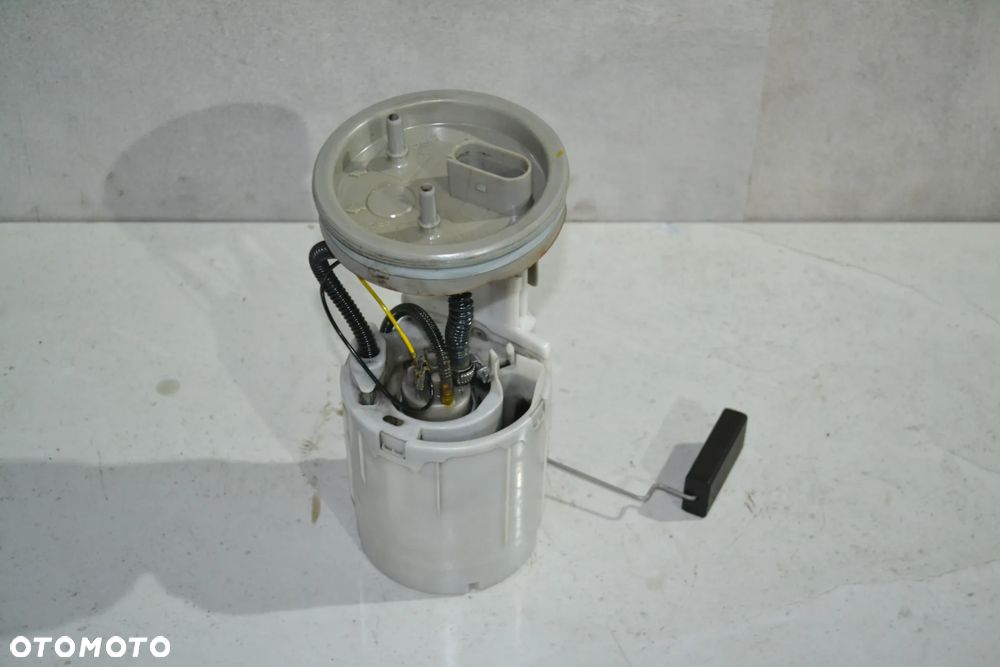 VW PASSAT B5 FL 1,9 TDI POMPA PALIWA 3B0919050B - 2