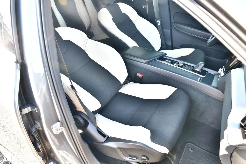 Volvo XC 60 B4 D AWD Geartronic Momentum Pro - 21