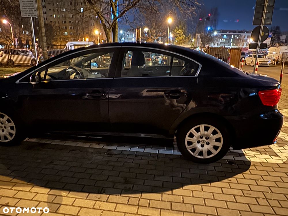 Toyota Avensis 1.8 Active - 9