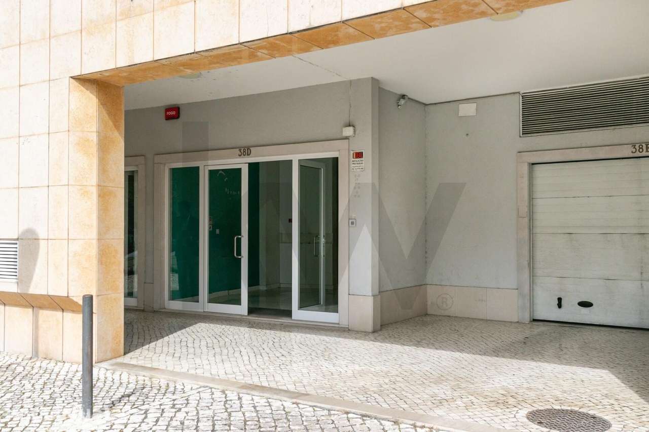 Espaço comercial - Loja - Escritório - com estacionamento em Carnide - Grande imagem: 3/29