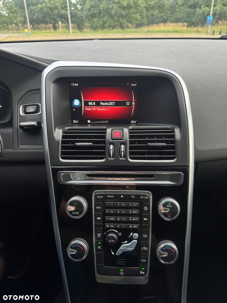 Volvo XC 60 D3 Geartronic Momentum - 22