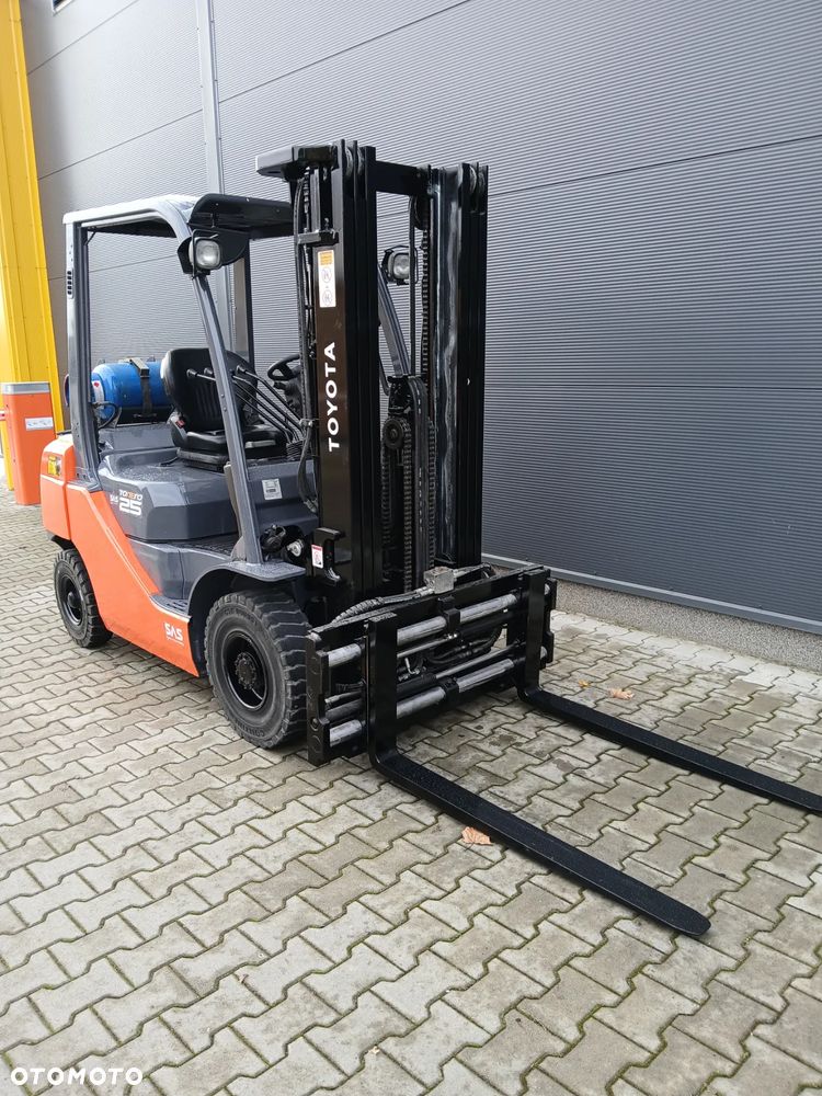 Toyota 02-8FGF25 - 3