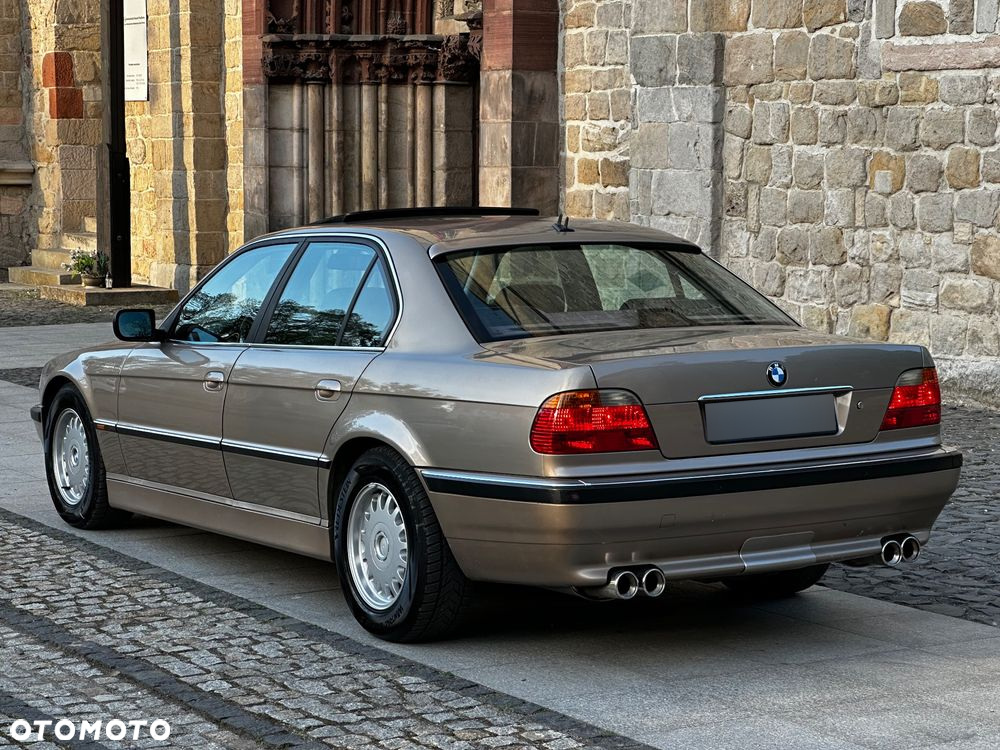 BMW Seria 7 735i - 7