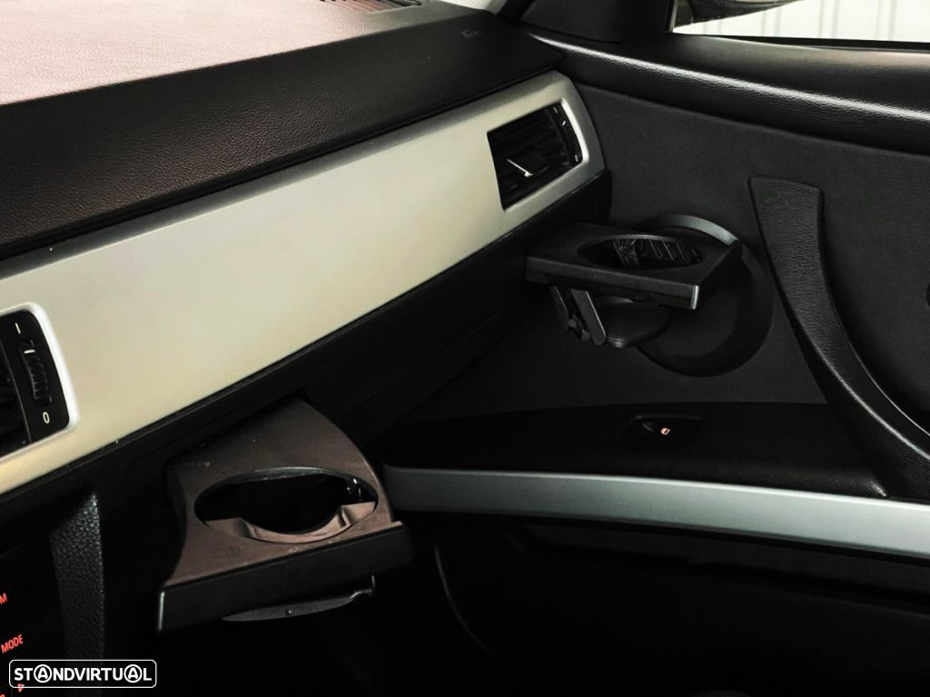BMW 320 i Coupe - 29