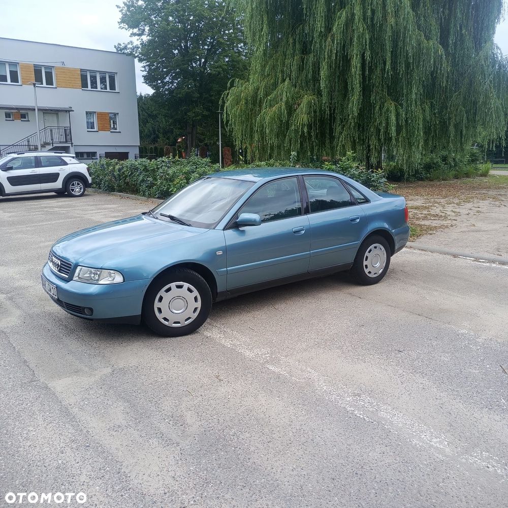 Audi A4 Limousine 1.8 - 5