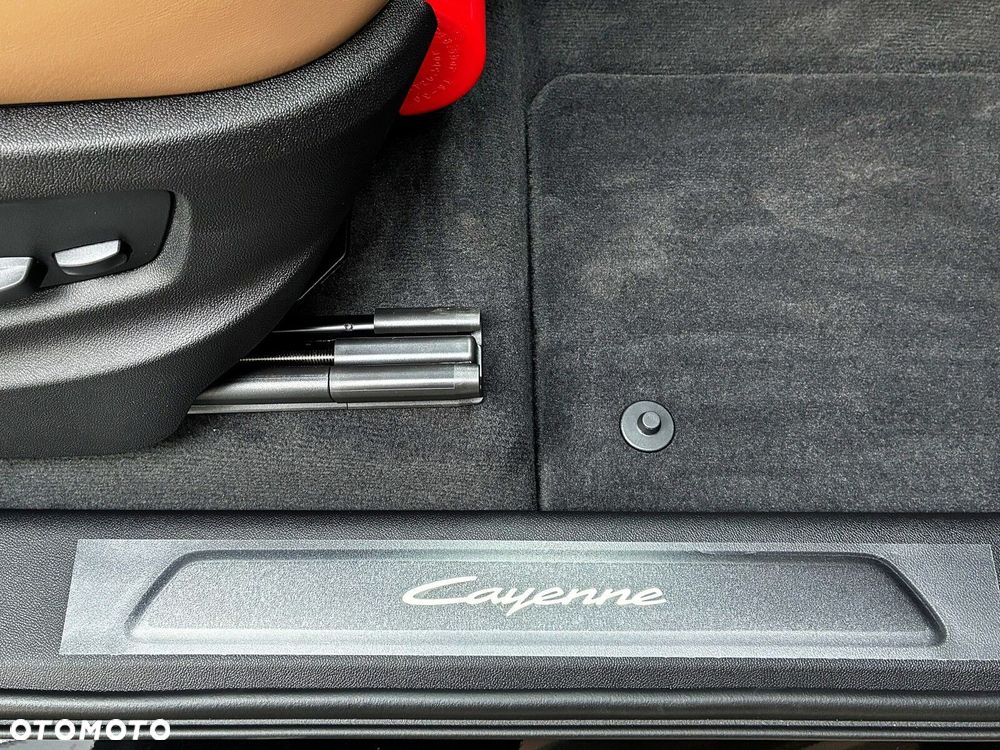 Porsche Cayenne - 16