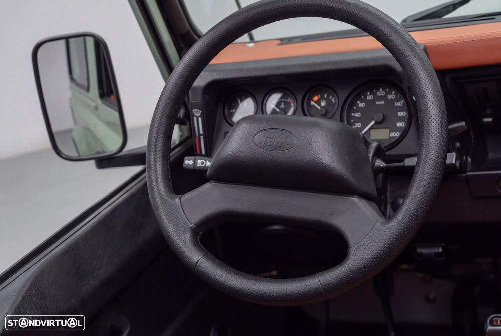 Land Rover Defender - 35