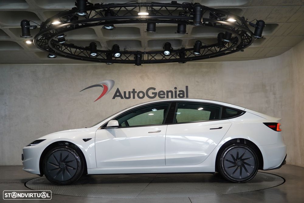 Tesla Model 3 - 4