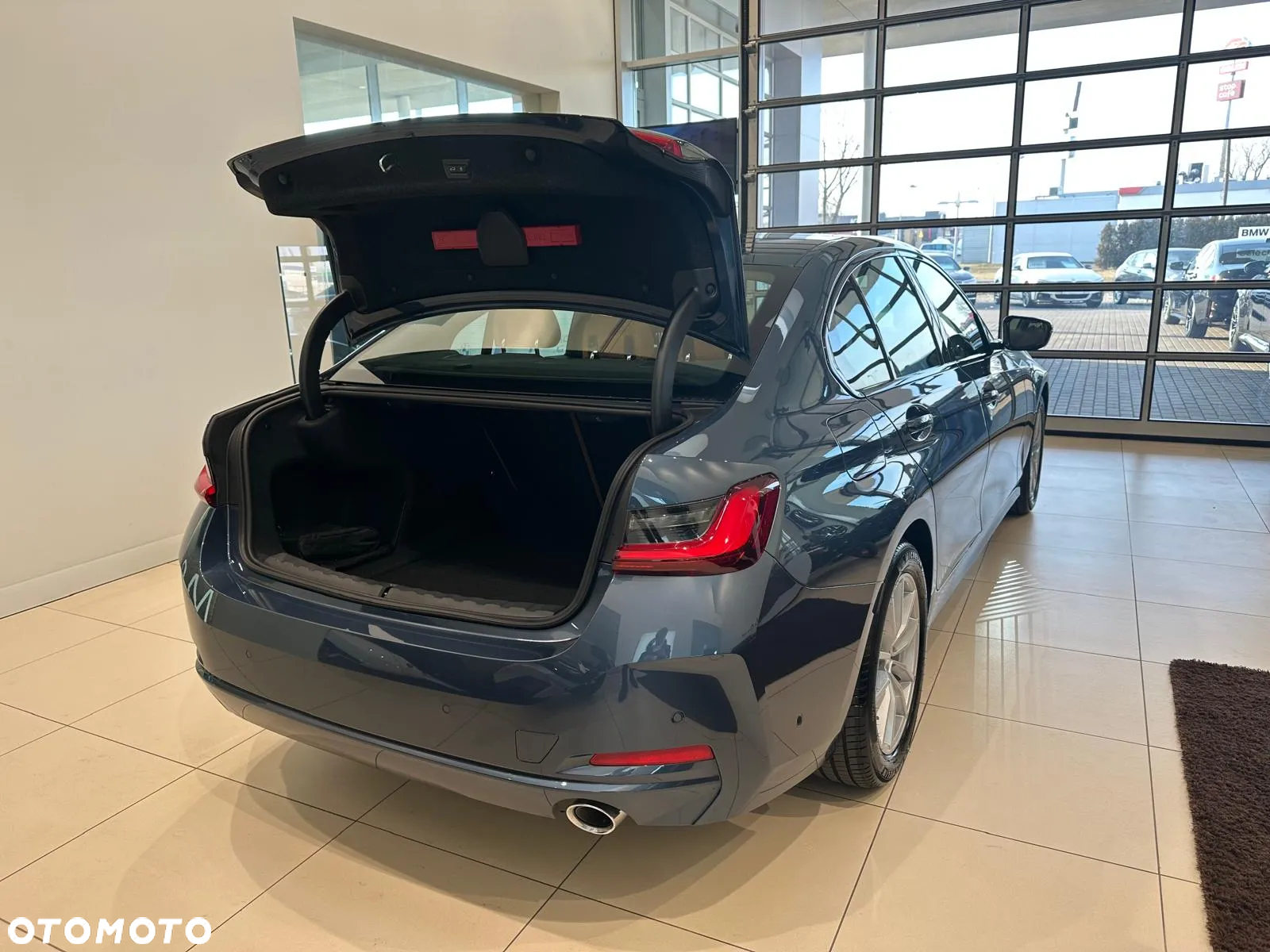 BMW Seria 3 318i M Sport - 10