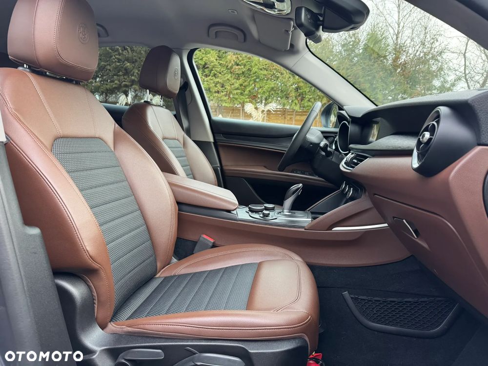 Alfa Romeo Stelvio 2.2 16V AT8 Business - 22