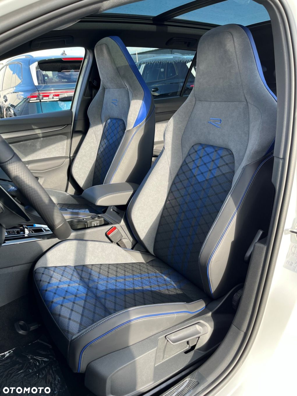 Volkswagen Golf VIII 2.0 TSI 4Motion R - 7