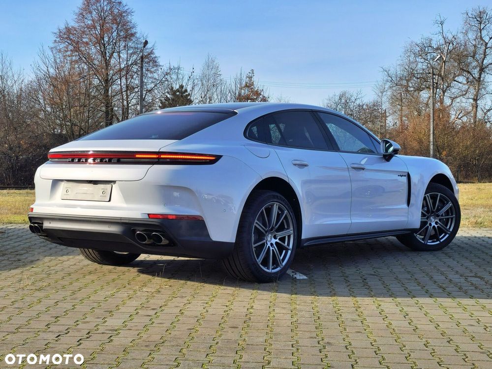 Porsche Panamera - 4