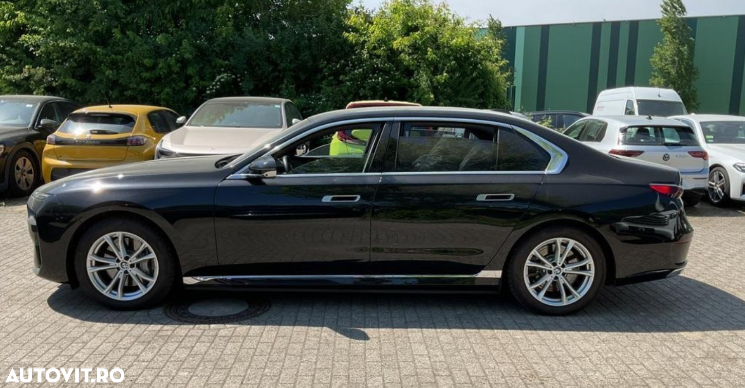 BMW i7 xDrive60 - 12
