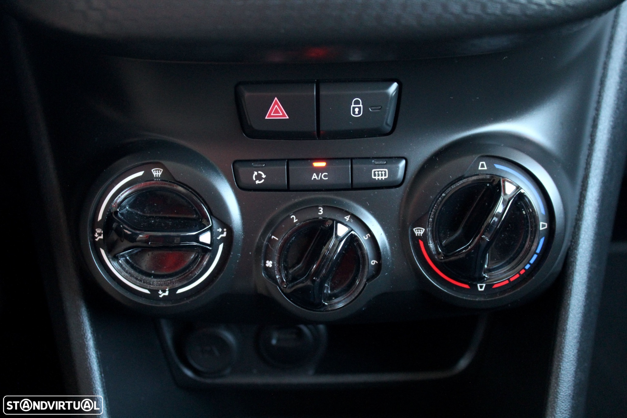Peugeot 208 1.2 PureTech Signature - 25