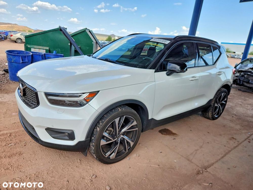 Volvo XC 40 T5 AWD R-Design - 3
