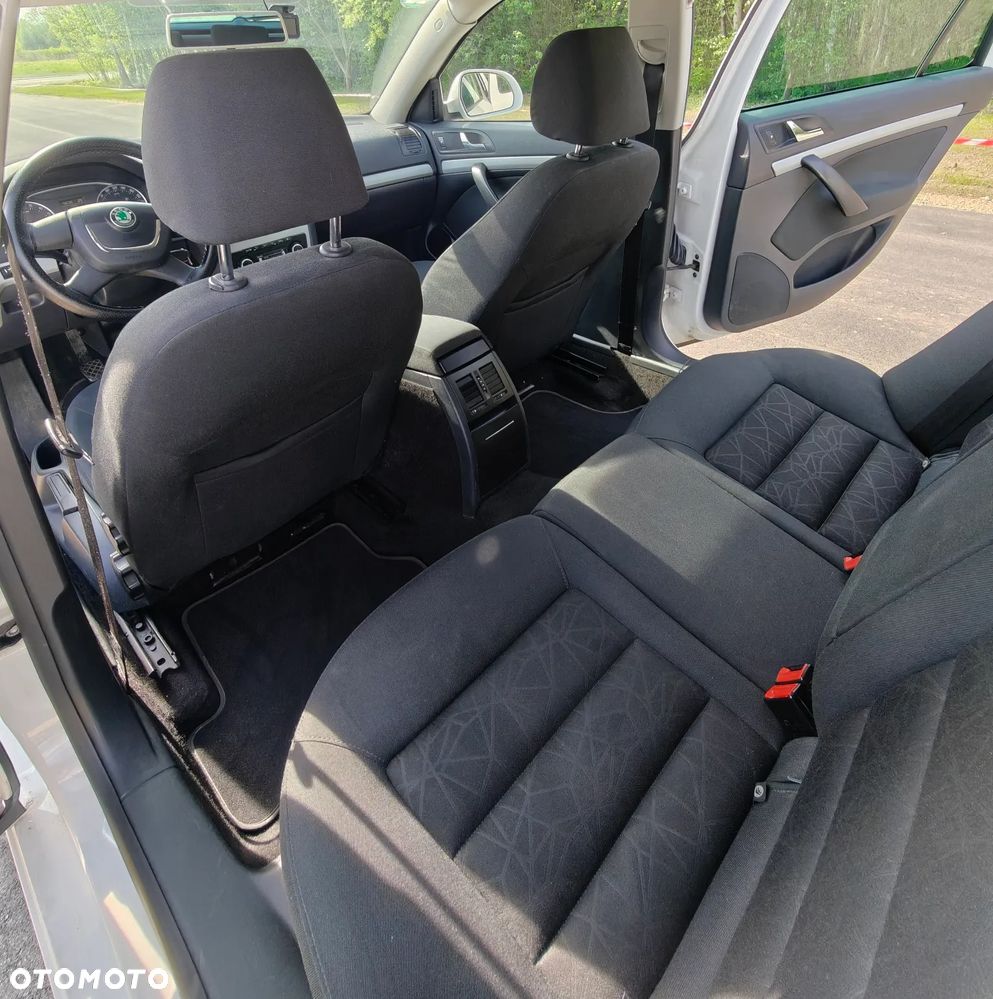 Skoda Octavia 1.6 TDI DPF FAMILY - 19