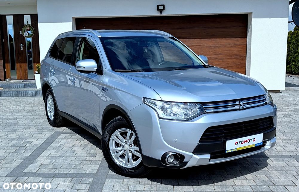 Mitsubishi Outlander Instyle NAVI + - 18