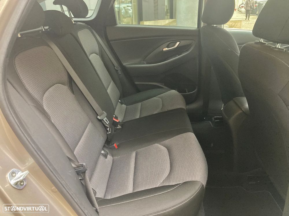 Hyundai i30 SW 1.6 CRDi Comfort+Navi - 15