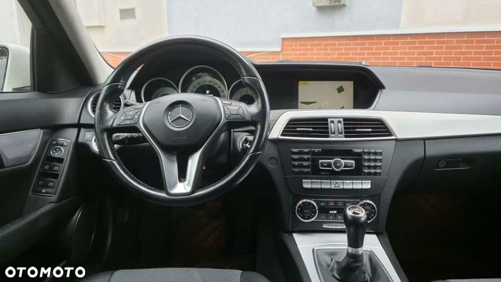 Mercedes-Benz Klasa C 180 CGI BlueEff Avantgarde - 14