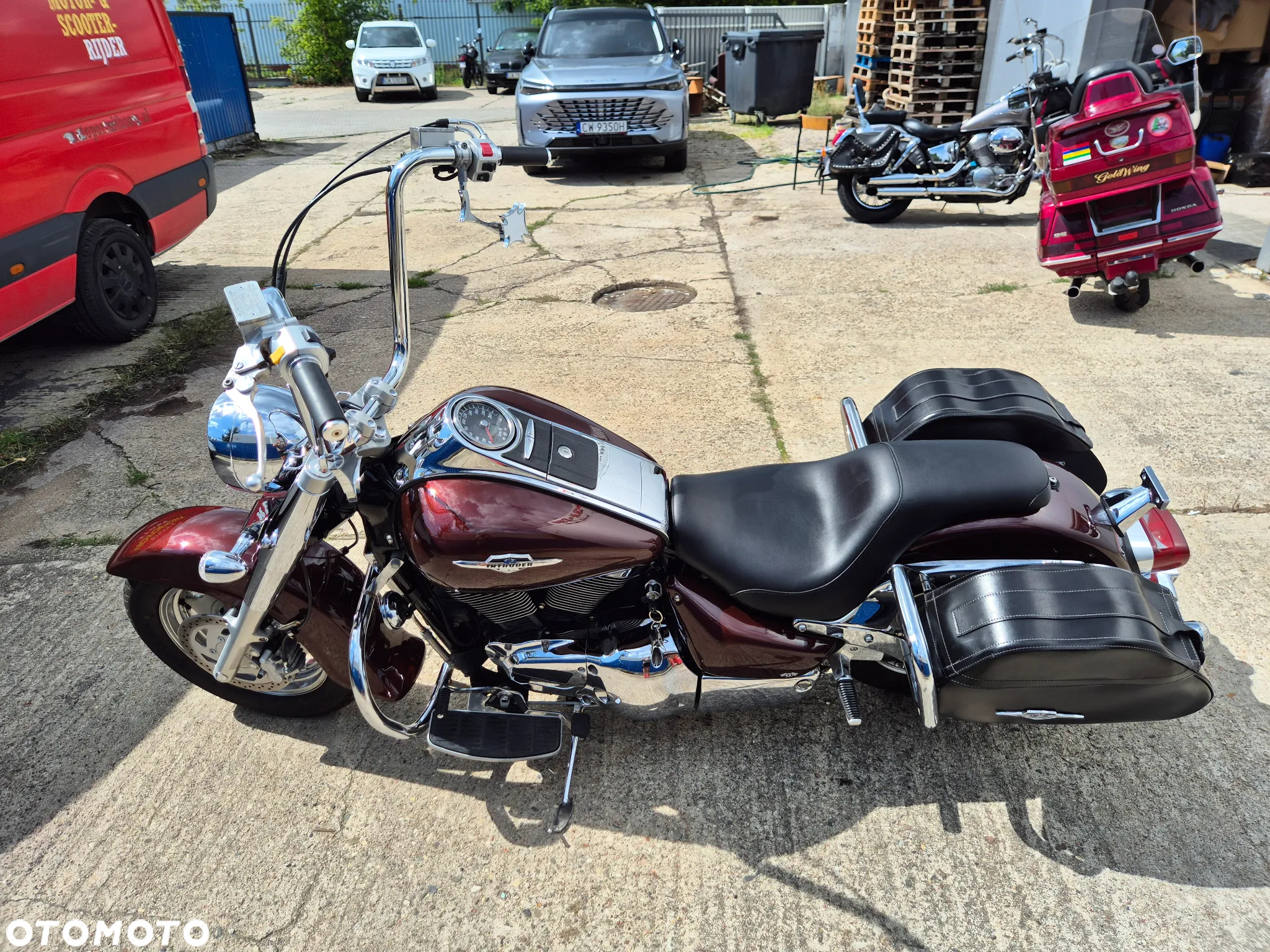 Suzuki Intruder - 11