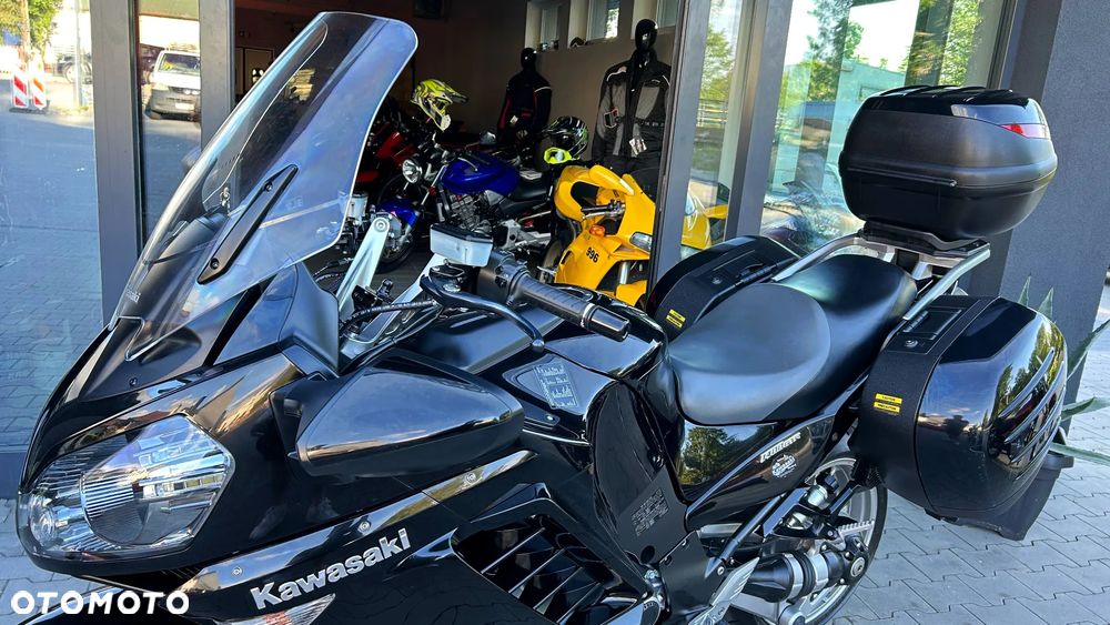 Kawasaki GTR - 3