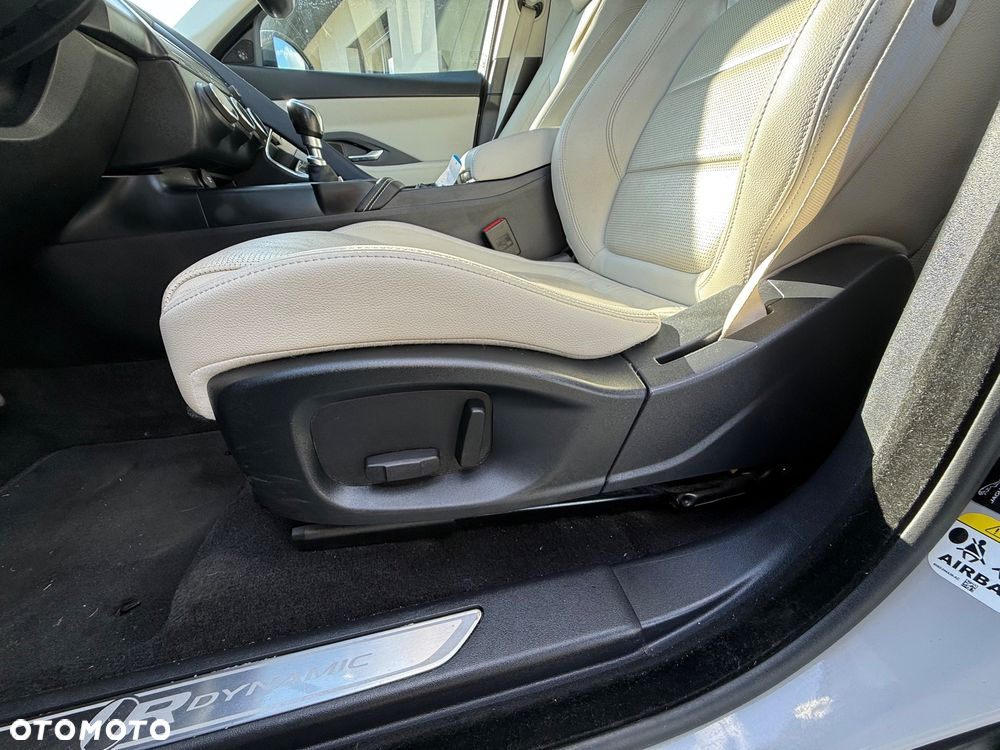 Jaguar E-Pace D150 R-Dynamic - 28