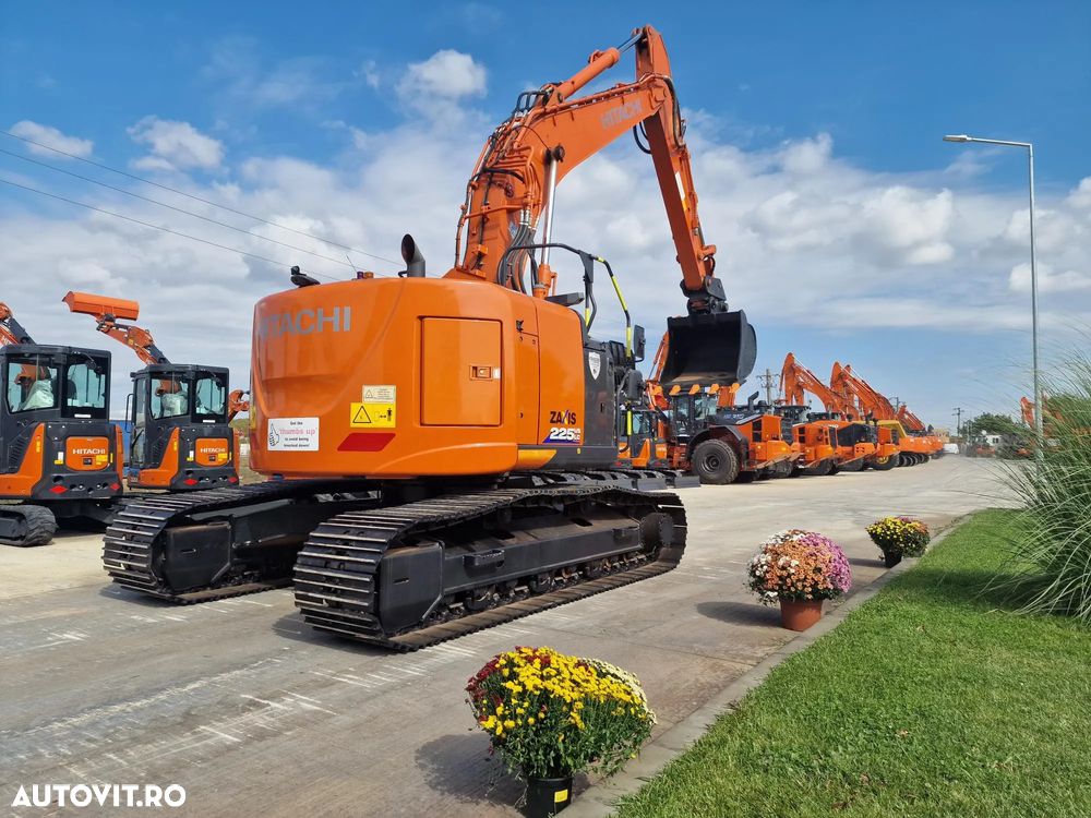 Hitachi ZX225-6, 26,2t, 2021, 2.976h, COMPACT. CUPLA RAPIDA, cupa NOUA, camera spate si laterale, lant 90% ok doar 300h mars, consum mediu 11l/h, ad sapare 7m, motor Isuzu, produs in JAPONIA, revizia efectuata, scaun cu incalzire,CA NOU, PROMOTIE 113.900 EUR - 1