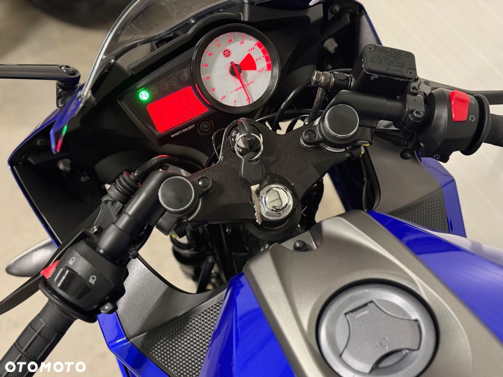 Yamaha YZF - 27