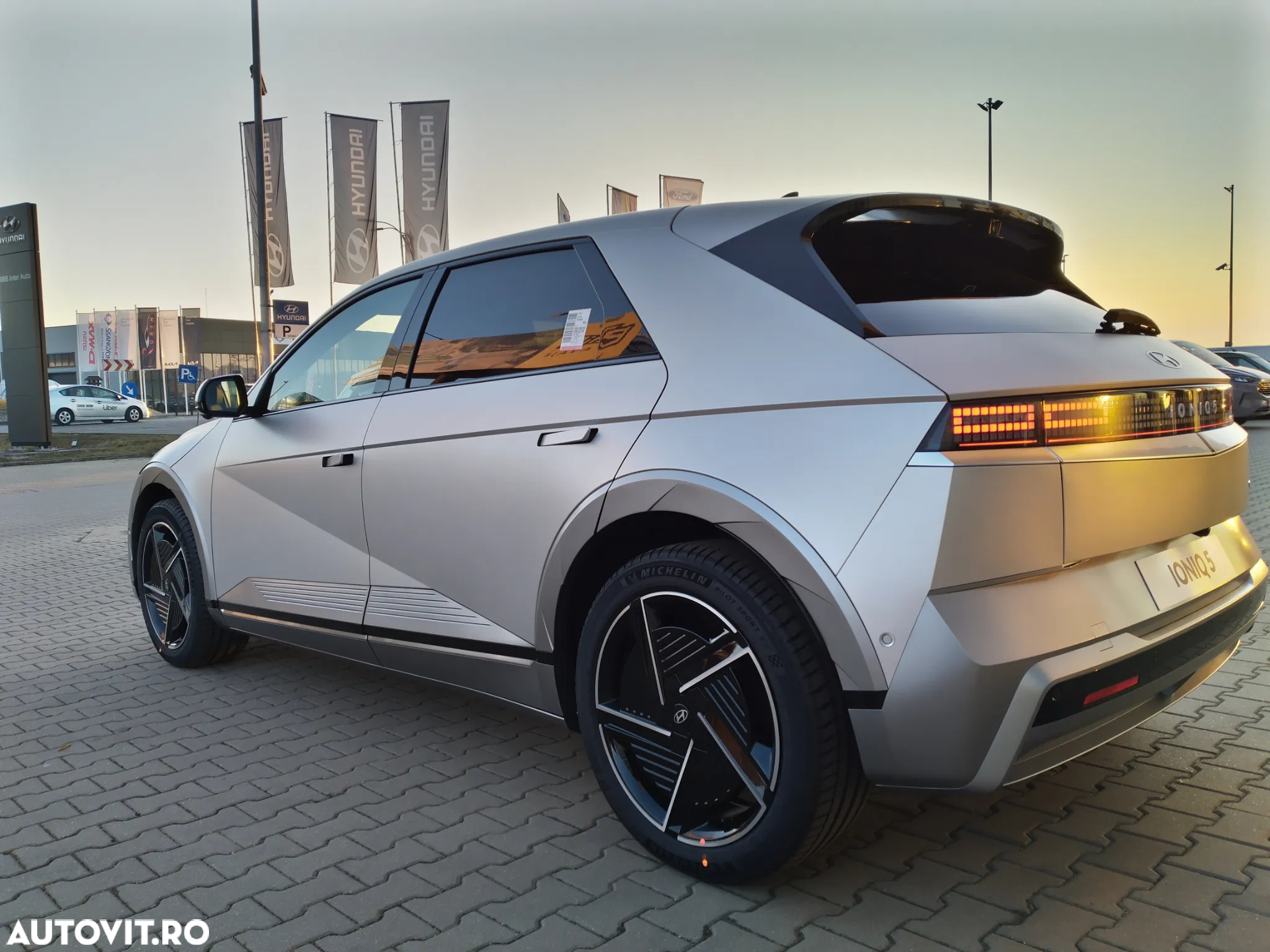 Hyundai IONIQ - 7