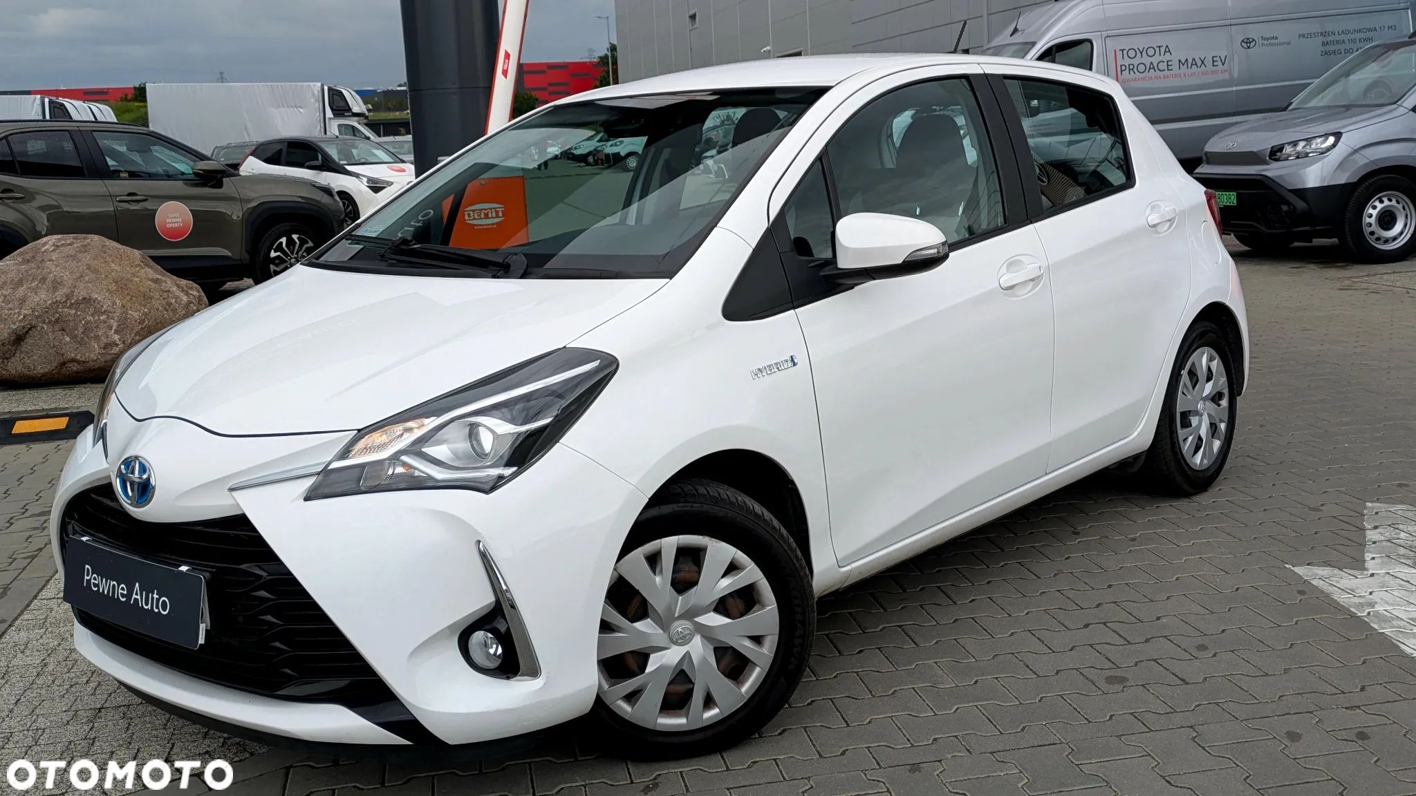 Toyota Yaris Hybrid 100 Premium - 1